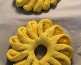 A picture of step 8 of Flower Shaped Bread with Kabocha Squash Paste.