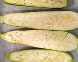 Foto del paso 1 de la receta: Calabacines rellenos de verduras con virutas de jamón