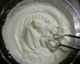 A picture of step 5 of Summer Fruit Decorated Cake.
