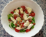 Foto del paso 2 de la receta: Ensalada de canónigos, Rulo de cabra, cherry y almendras