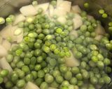 A picture of step 1 of Potato Peas Curry.