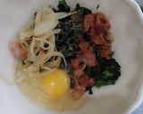 Foto del paso 1 de la receta: Tortillita de espinaca, panceta y cebolla