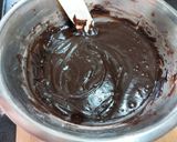 A picture of step 3 of Valentines gift cake.