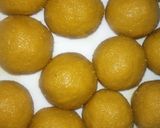 A picture of step 3 of Besan ke laddoo.
