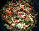 Foto del paso 6 de la receta: Hojas de calabacín asadas rellenas con vegetales sobre guacamole