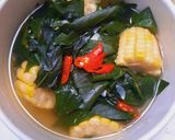 Foto langkah ke 4 dari resep Bening Katuk Jagung Manis.