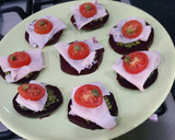 Foto del paso 7 de la receta: Canapes de remolacha, pesto y pavo - sin gluten