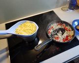 Foto del paso 3 de la receta: Spaghettis con gulas y pimientos de piquillo