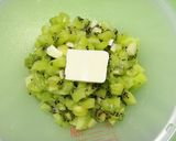 A picture of step 1 of Sautéed Pork with Kiwi Sauce.