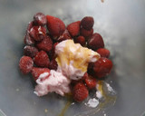 Foto del paso 2 de la receta: Helado dietético de fresas y yogurt