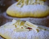 A picture of step 10 of Double Curry Wiener Sausage Bread with French Bread Dough.