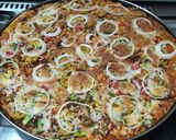 صورة لخطوة 8 من وصفة بيتزا الطعم خيالي 😋😋