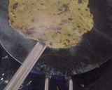 A picture of step 3 of Green coriander paratha.