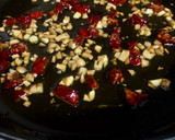 Foto del paso 6 de la receta: Espaguetis con ajo, aceite, guindilla y tomate seco