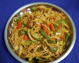 *செஷ்வான் வெஜ், ஹக்கா நூடுல்ஸ்*(schezwan veg hakka noodles recipe in tamil) ரெசிபி ஸ்டேப் 10 புகைப்படம்