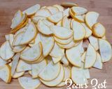 A picture of step 1 of Yellow Zucchini Stir Fry.