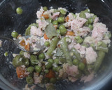 Foto del paso 2 de la receta: Pimientos rellenos de menestra y atún