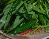 Foto langkah ke 3 dari resep Tumis Kangkung Saos Tiram ala Resto.