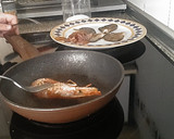 Foto del paso 4 de la receta: Ensalada templada de setas, alcachofas en escabeche y gambas