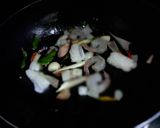 A picture of step 6 of Tom Yum Ramen.