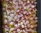 Tejszínes-sajtos rakott krumpli virslivel recept fázis 4 fotója