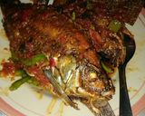 Foto langkah ke 4 dari resep Mujair kecap pedas rawit utuh.