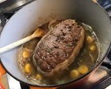 Une image de l'étape 13 de Rôti de cerf mariné, carottes jaunes et sauce brune.