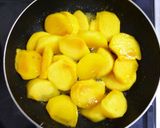 A picture of step 3 of Persimmon Cake In a Frying Pan.