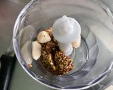 Une image de l'étape 3 de Sauce verte à la moutarde, ail et persil.