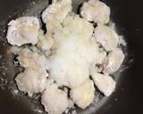 A picture of step 2 of Grated Daikon Radish and Stewed Chicken with Mentsuyu.