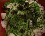 A picture of step 2 of Tsukiji Style Rice Bowl with Avocado, Green Onion and Fatty Tuna.