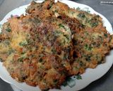 A picture of step 3 of Egg Omelet with Pork and Betel Leaves.