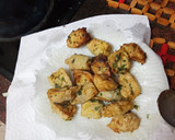 Foto del paso 8 de la receta: Guiso de judiones con cochino y alcachofas fritas