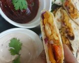 A picture of step 6 of Chicken quesadilla with fajita sauce.
