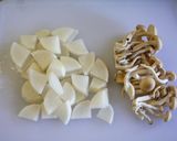 A picture of step 1 of Daikon Radish & Shimeji Mushroom Soup, with Wei-pa.