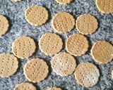 A picture of step 2 of Spicy crackers.