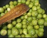 A picture of step 3 of Lasoory (gum berry) ka achar😋💚.