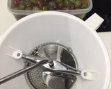 Foto del paso 2 de la receta: Zumo de uva natural y mucho cariño
