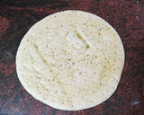 Foto del paso 1 de la receta: Masa de pizza frita con aceite de sal de ajo y perejil picado