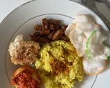 Foto langkah ke 1 dari resep Nasi kuning 2 bahan ala tiktok.
