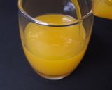 A picture of step 2 of Screwdriver Cocktail.