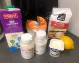 Foto del paso 1 de la receta: Bizcocho de coco con glaseado de limón y topping de chocolate y coco 🥥 (sin huevo 🥚)
