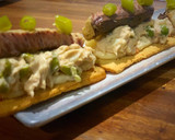 Foto del paso 4 de la receta: Tosta crujiente con ensaladilla, caballa y piparra