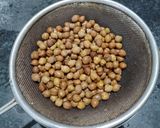 A picture of step 1 of Black Chana Sundal.