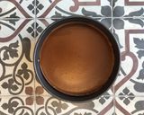 Foto del paso 3 de la receta: TARTA A LOS TRES CHOCOLATES FRÍA🍫