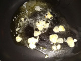 Repollitos de bruselas a la crema de ajillo con pastas