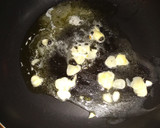Foto del paso 1 de la receta: Repollitos de bruselas a la crema de ajillo con pastas