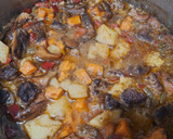 Foto del paso 5 de la receta: Estofado de ternera con robellones, patata y boniato