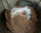 A picture of step 3 of Yummy biscuit shake.