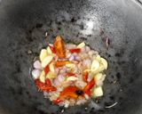 Foto langkah ke 2 dari resep Ikan Pindang Asam Manis.